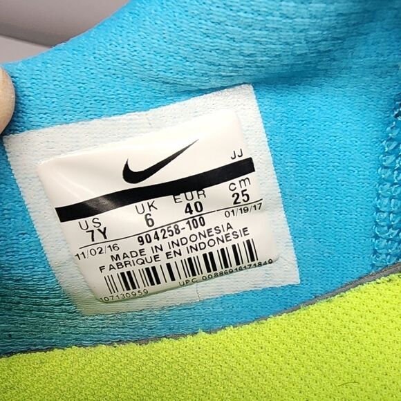 NIKE FREE RUNNING WHITE METALLIC SILVER SHOES 904258-100 7 Youth Or Woman’s 8.5 - Picture 5 of 6